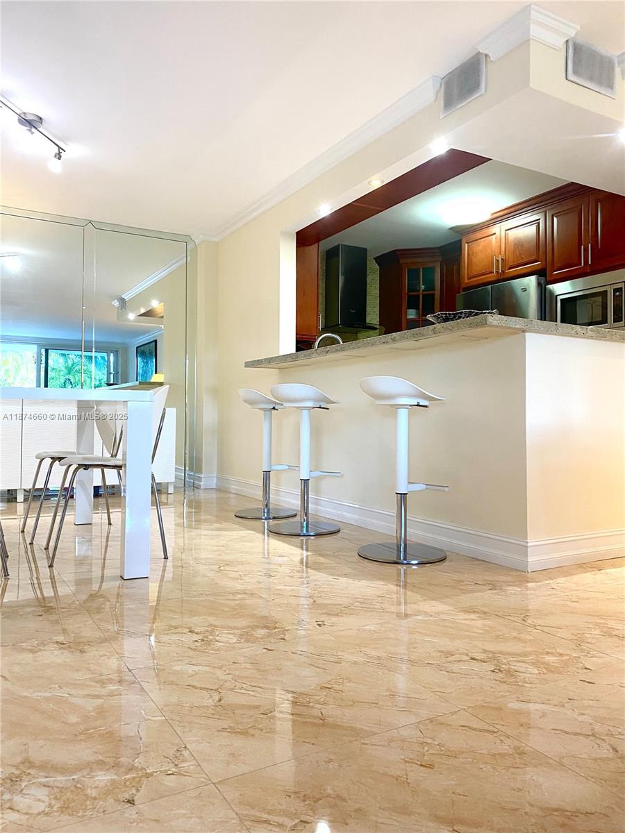 KEY BISCAYNES COMMODORE C - Residential