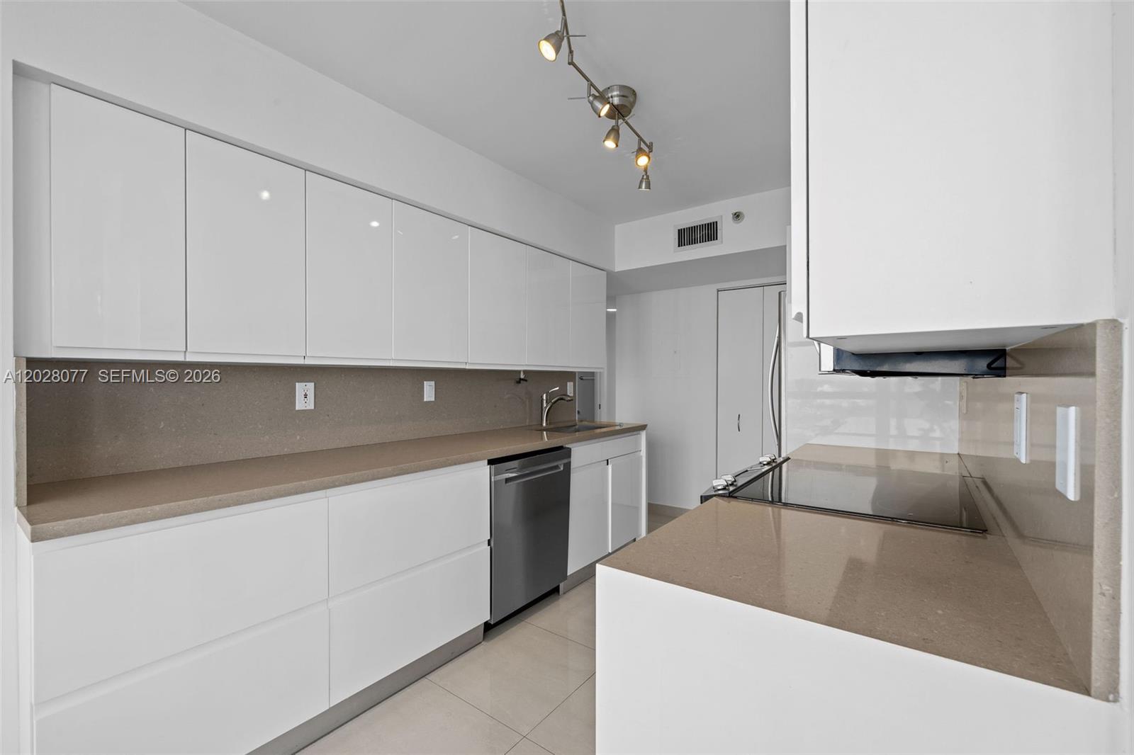 MYSTIC POINTE CONDO NO TW - Residential