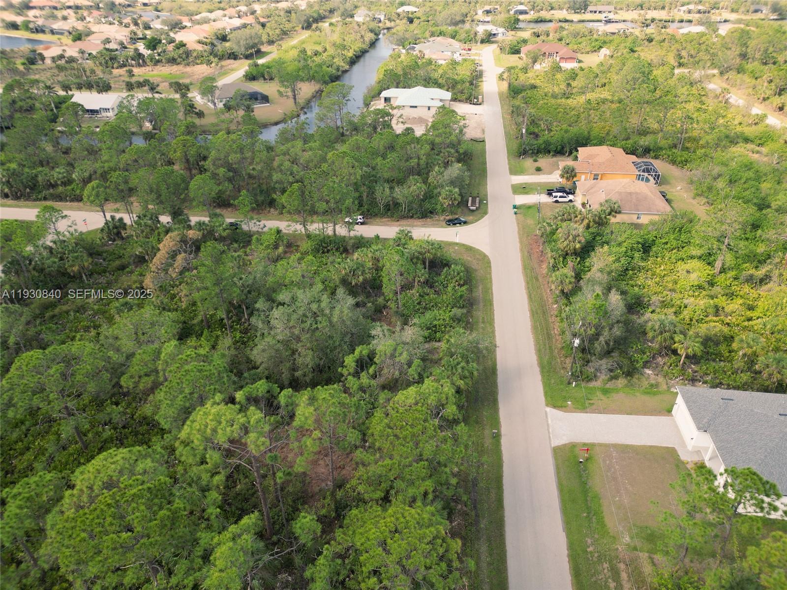 PORT CHARLOTTE - Land