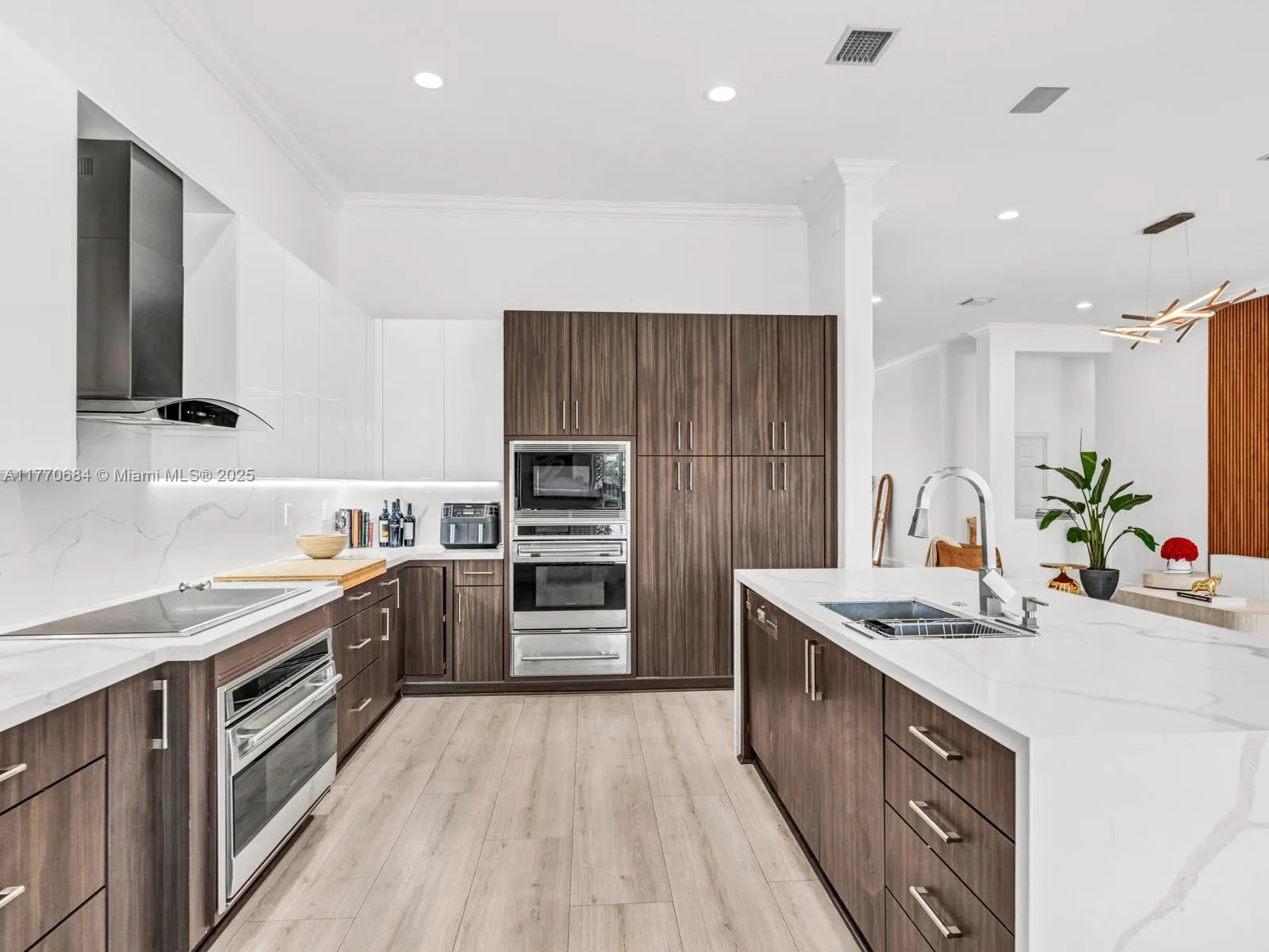 Weston, Florida 33327, United States, 4 Bedrooms Bedrooms, ,3 BathroomsBathrooms,Residential,Active,97308