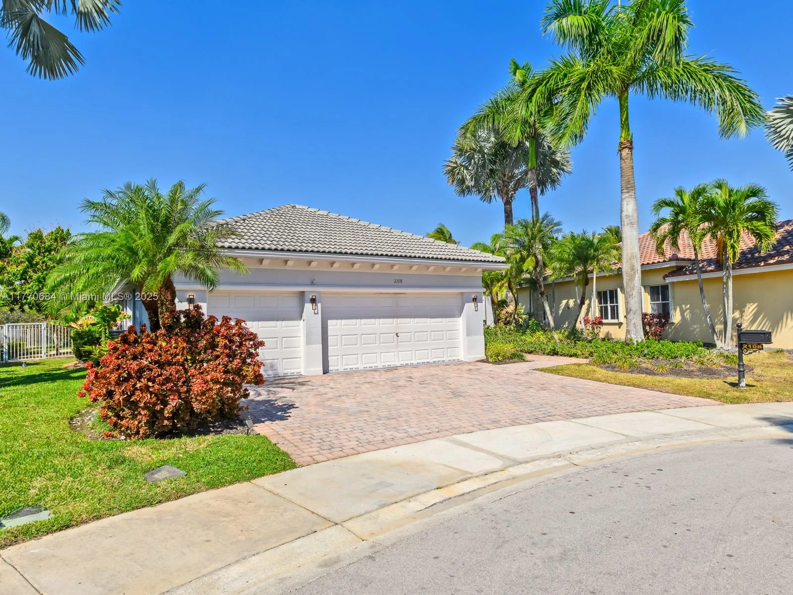 Weston, Florida 33327, United States, 4 Bedrooms Bedrooms, ,3 BathroomsBathrooms,Residential,Active,97308