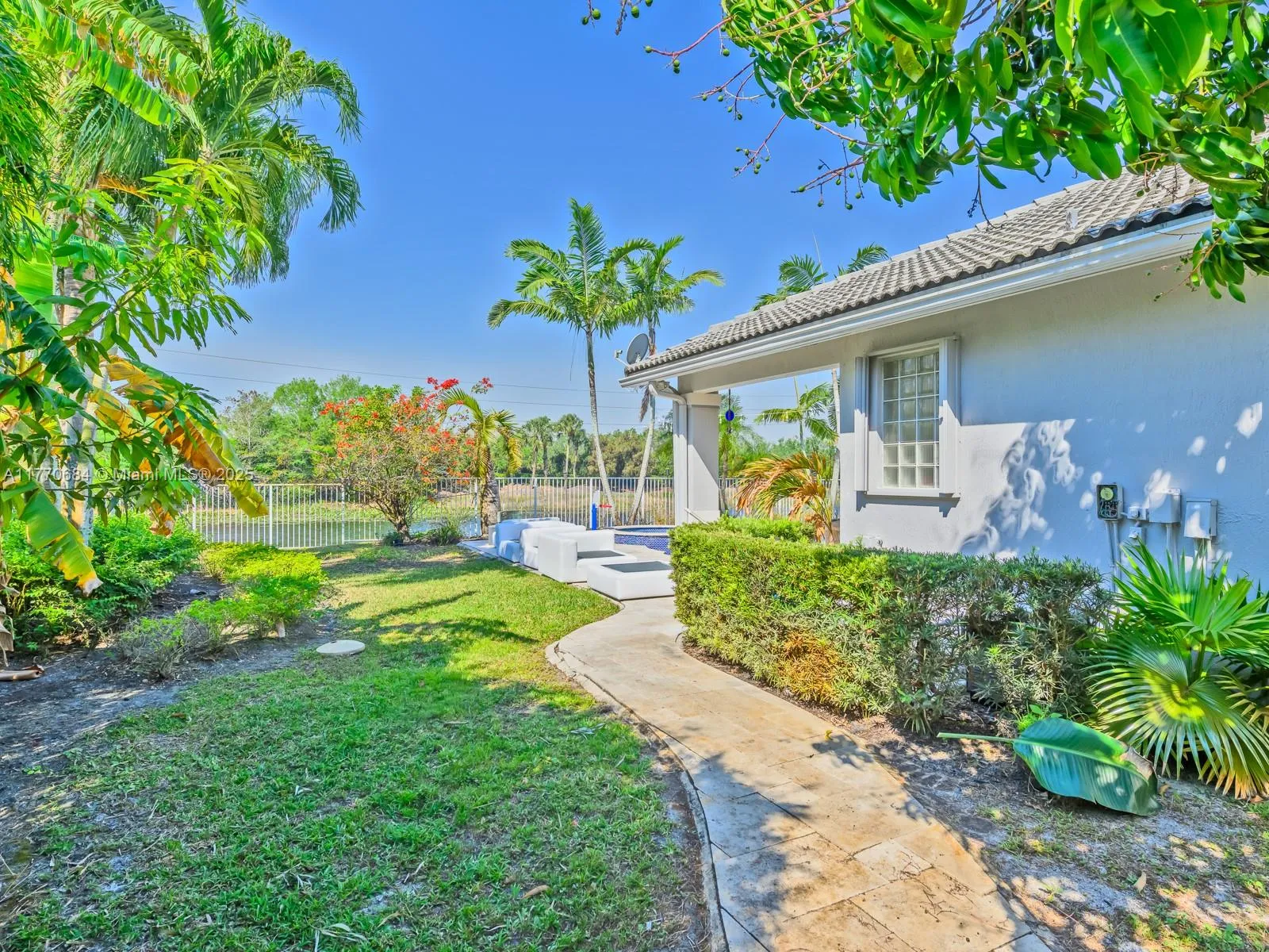 Weston, Florida 33327, United States, 4 Bedrooms Bedrooms, ,3 BathroomsBathrooms,Residential,Active,97308