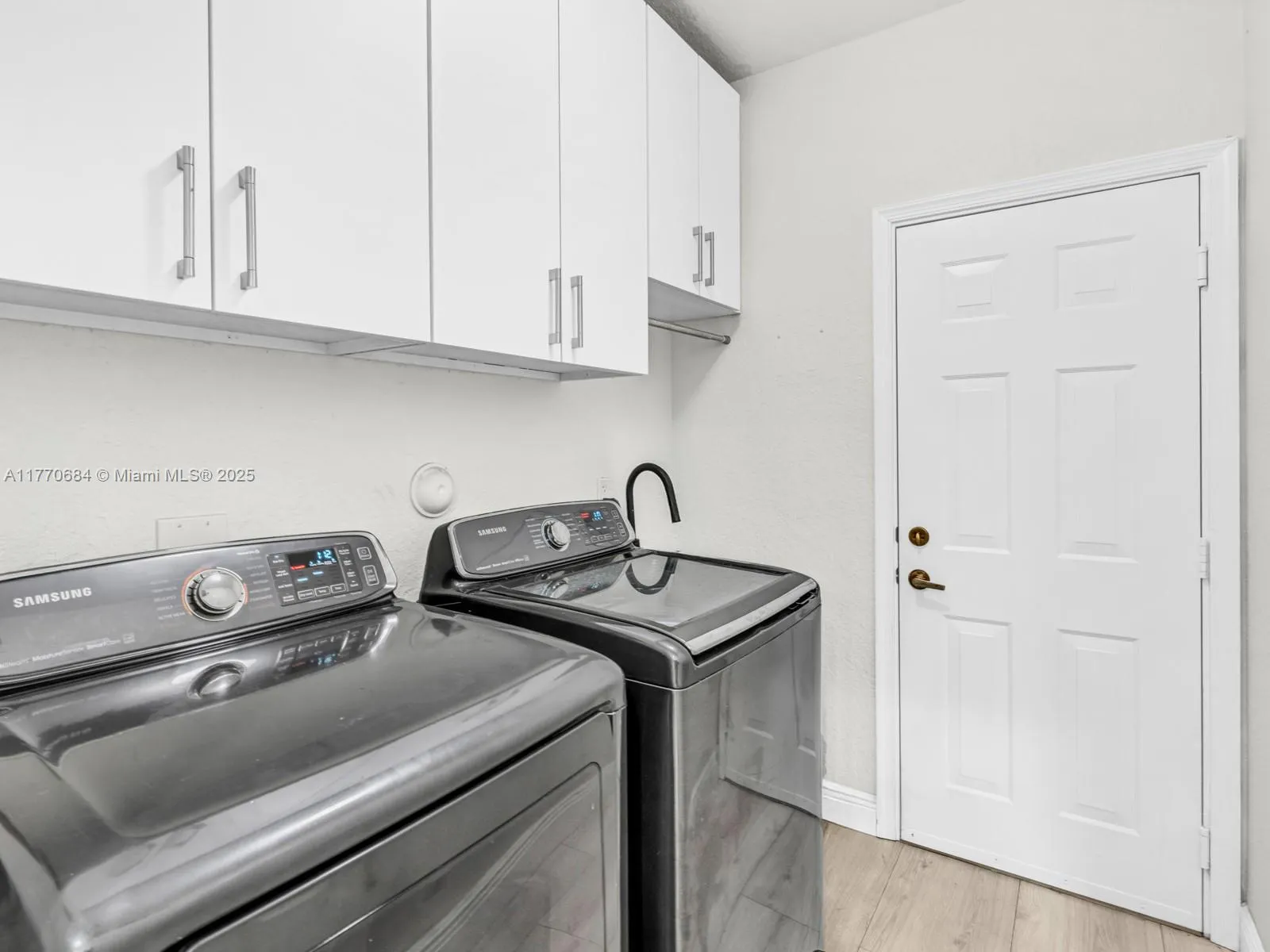 Weston, Florida 33327, United States, 4 Bedrooms Bedrooms, ,3 BathroomsBathrooms,Residential,Active,97308