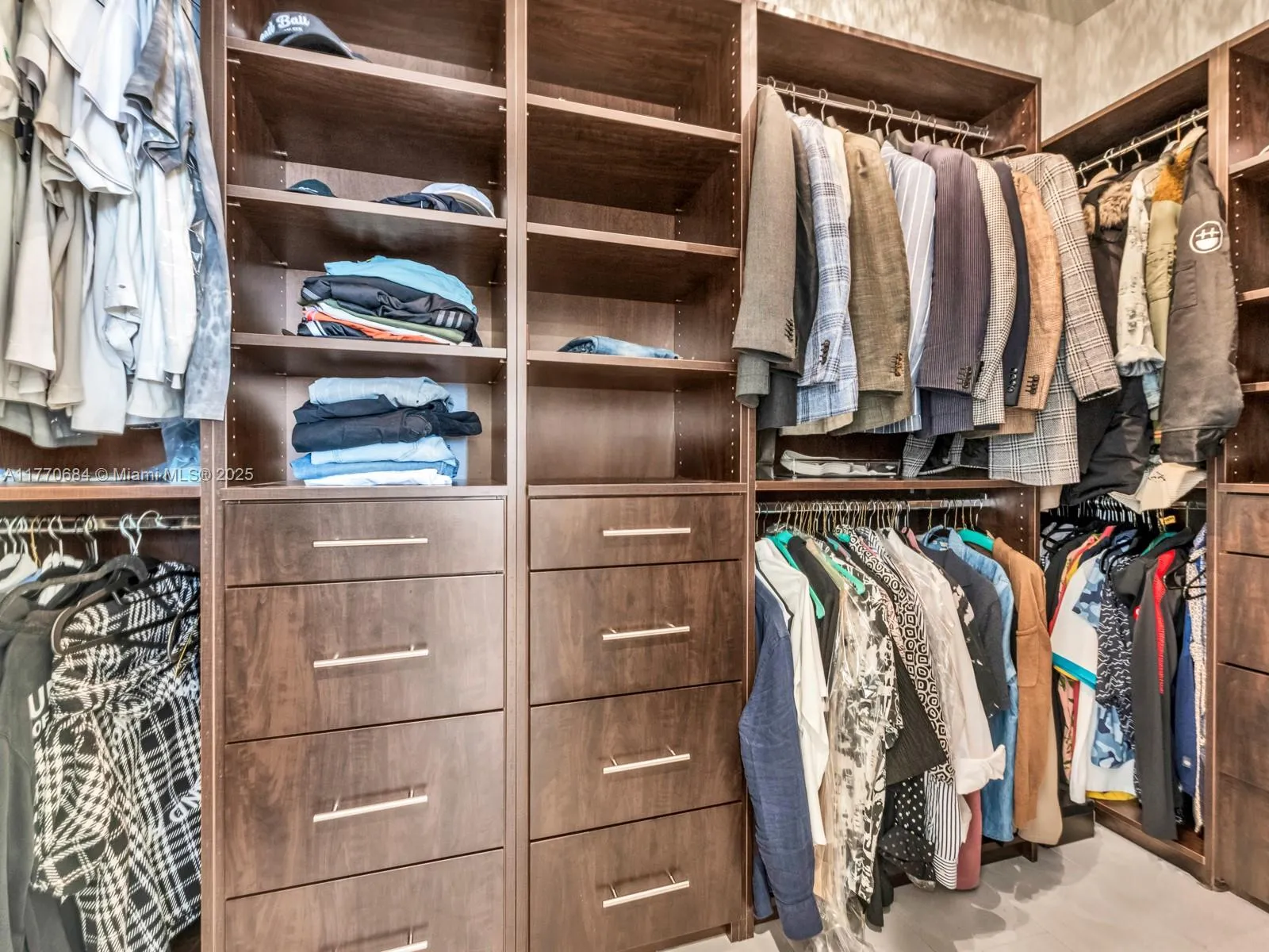 Weston, Florida 33327, United States, 4 Bedrooms Bedrooms, ,3 BathroomsBathrooms,Residential,Active,97308