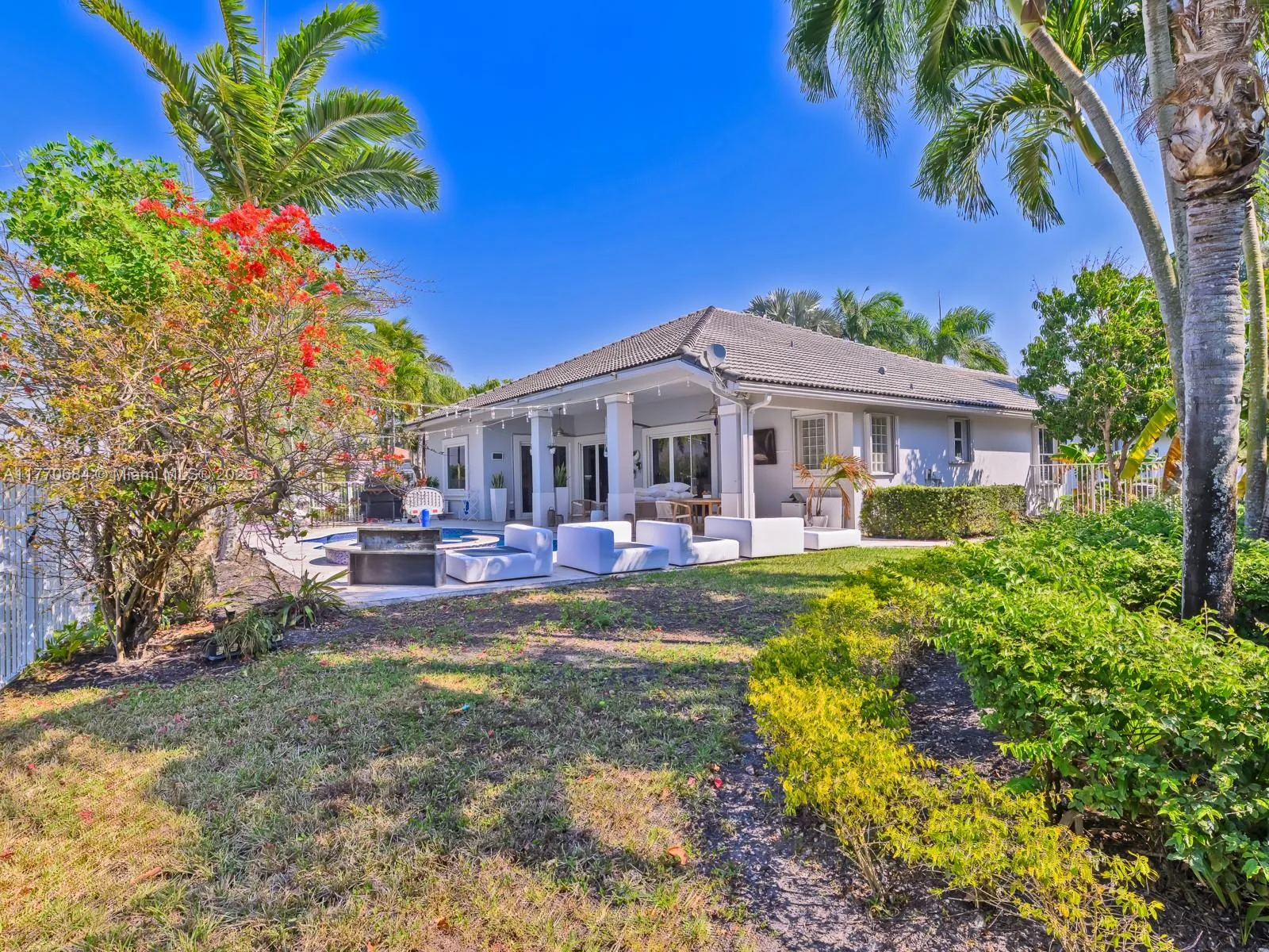 Weston, Florida 33327, United States, 4 Bedrooms Bedrooms, ,3 BathroomsBathrooms,Residential,Active,97308