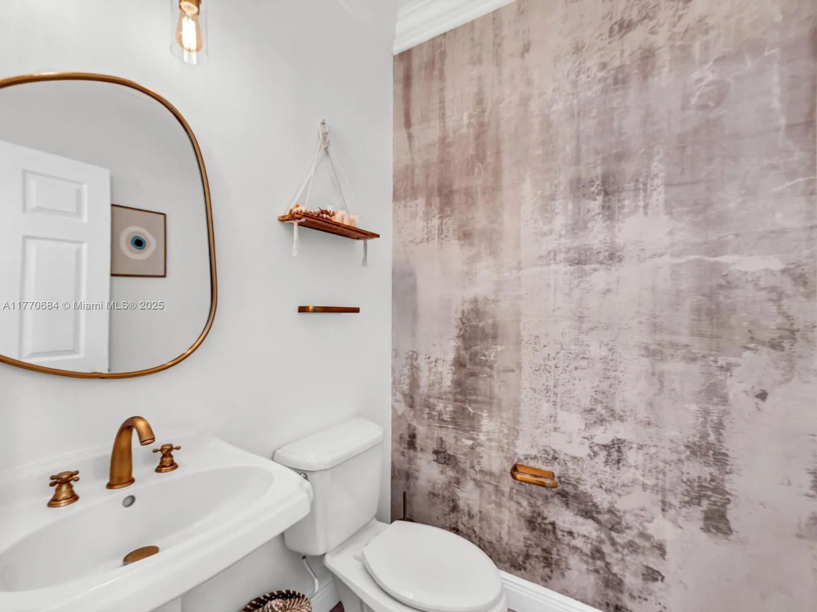 Weston, Florida 33327, United States, 4 Bedrooms Bedrooms, ,3 BathroomsBathrooms,Residential,Active,97308