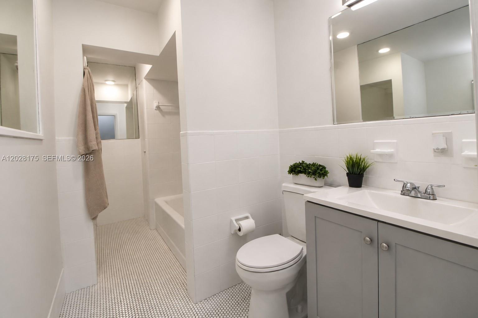 WESTWOOD LAKE 10TH ADDN - Residential
