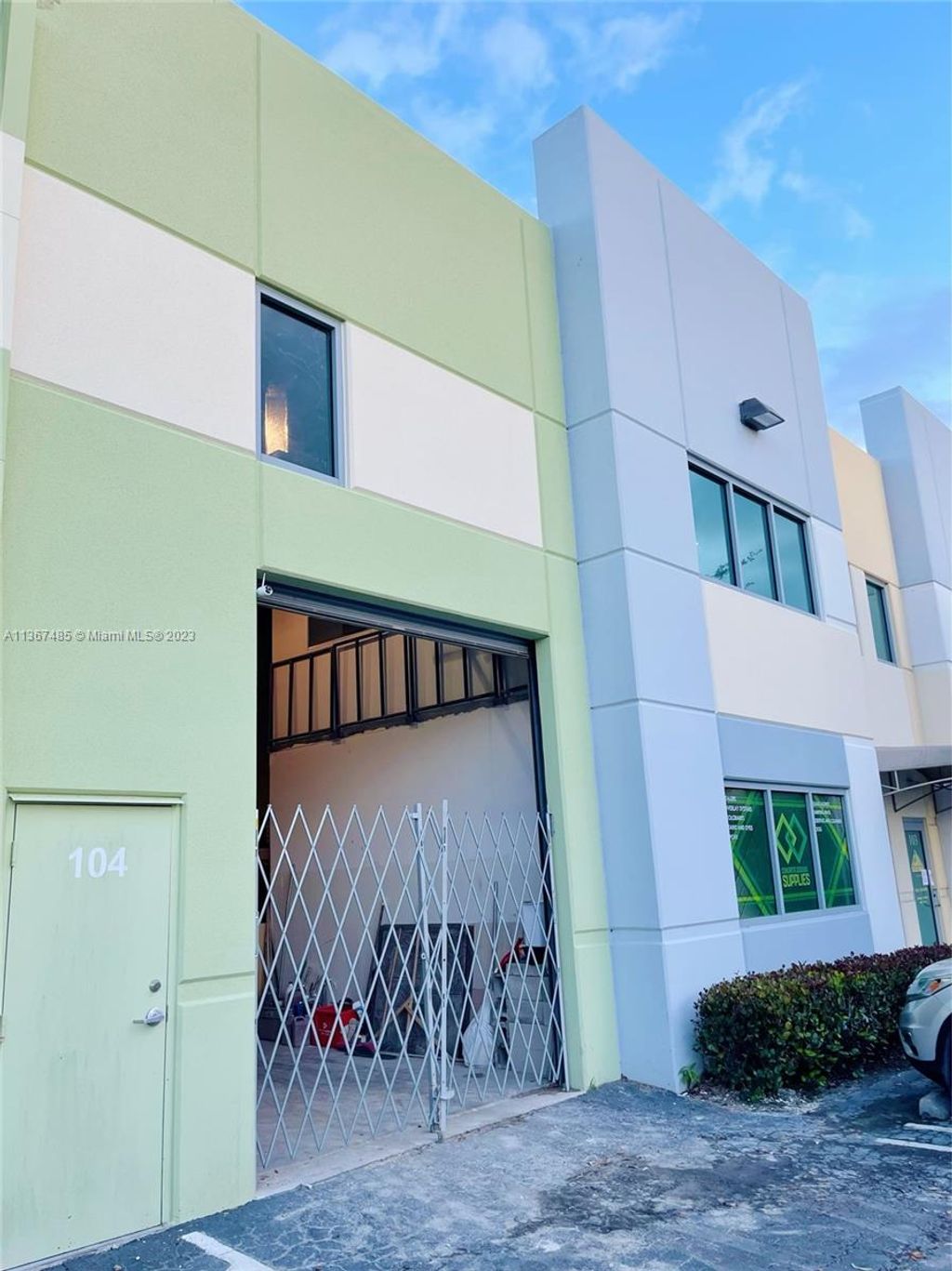 Photo of 5401 N Haverhill Rd #104, West Palm Beach, FL 33407 (MLS # A11367485)