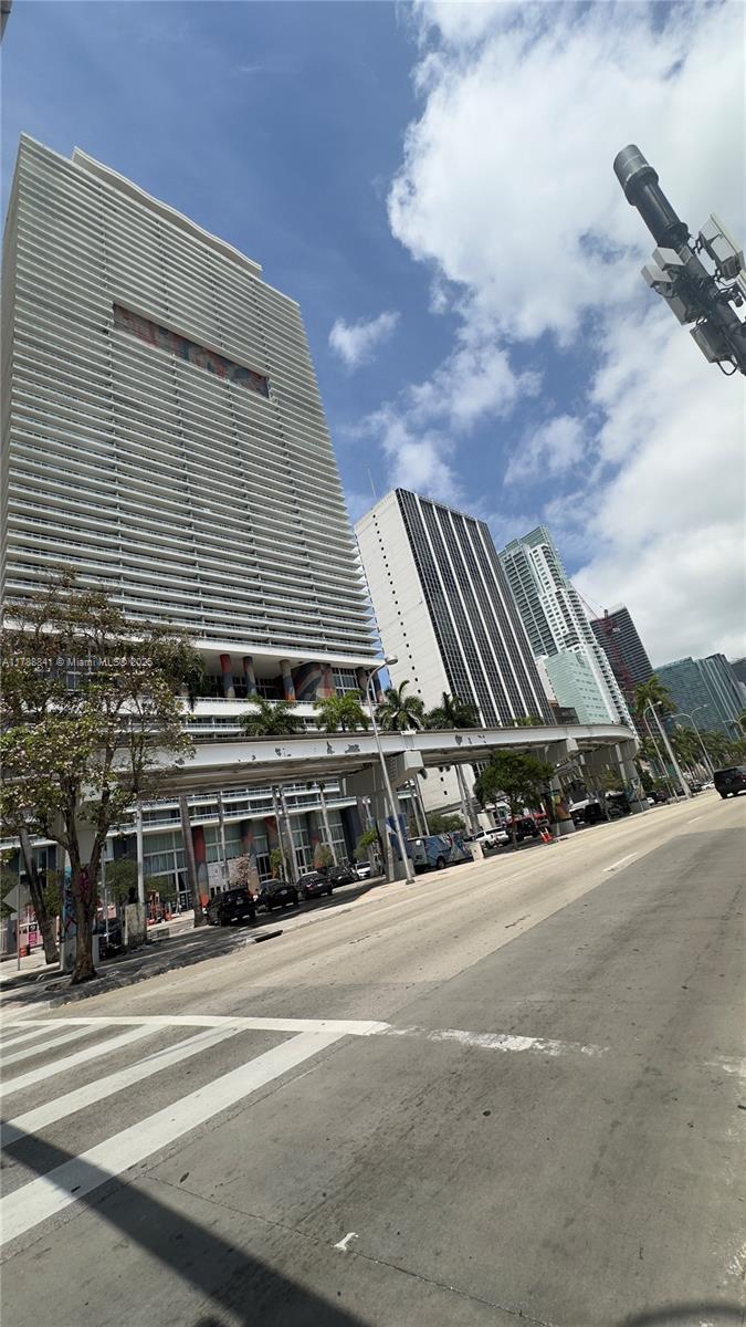 50 Biscayne Blvd 812