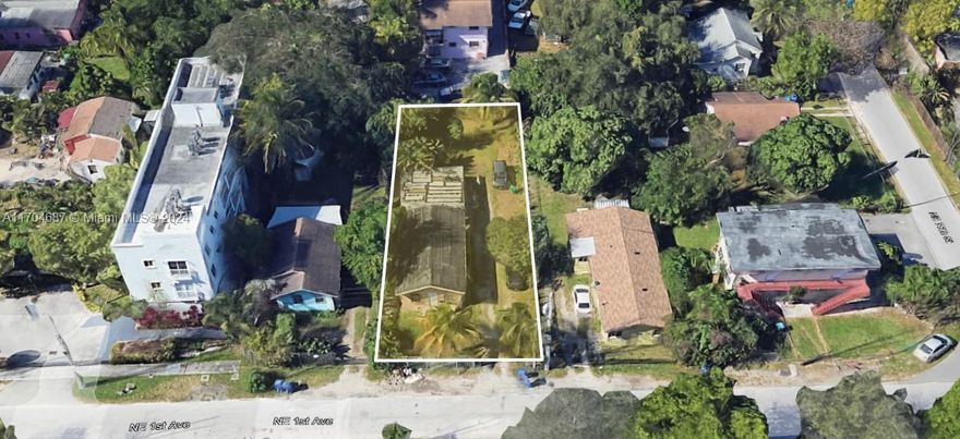 Investment Opportunity in Little River - Minutes from Downtown Miami. Unlock the potential of this property in the highly sought-after Little River area, just minutes from Miami's vibrant core. This non-conforming triplex is currently leased on a month-to-month basis. It’s strategically located near I-95, Biscayne Blvd., and the MiMo district, offering excellent connectivity. Ideal for investors looking to capitalize on the area's growth, this property is located a few steps from N. Miami Ave. and has T5-R zoning. The property has significant potential for property The property has 7,312 sq. ft. of land, and it offers tremendous upside for the buyer ready to do improvements or redevelopment, obtain permits from the City, and maximize returns.