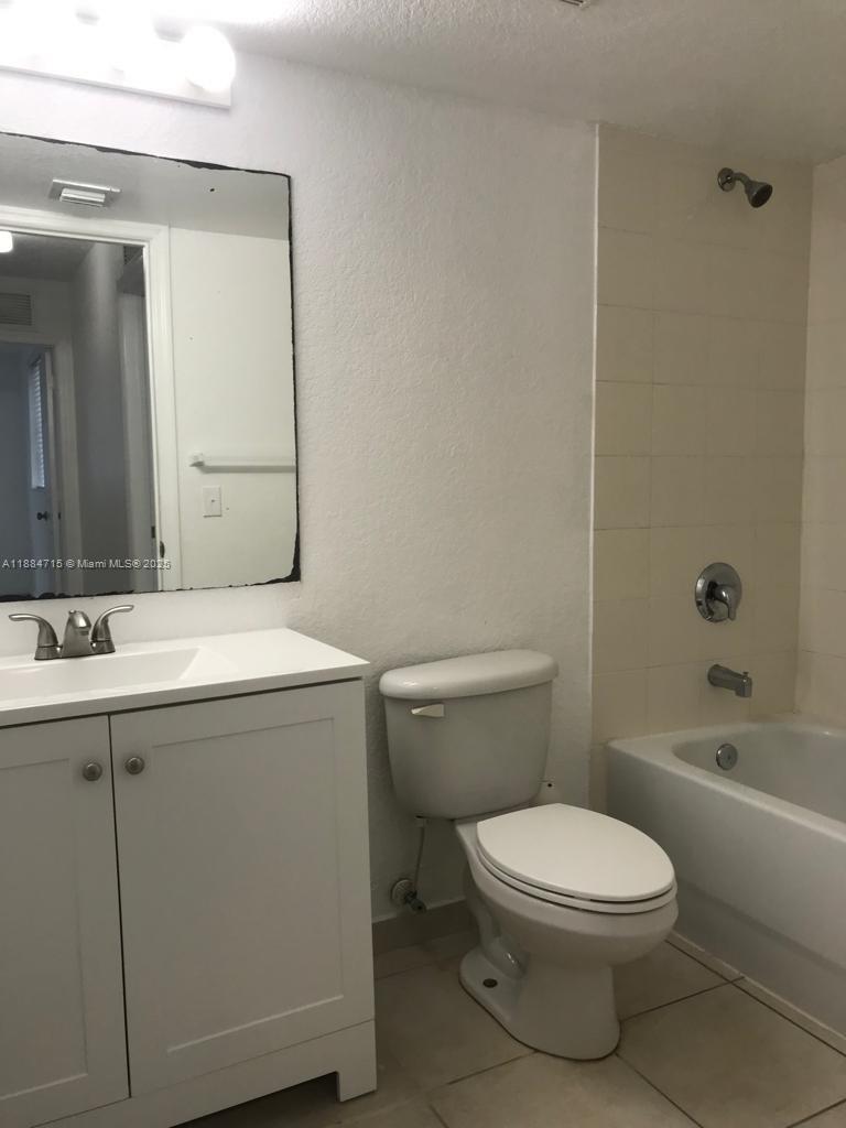 THE OAKS IN NORTH MIAMI C - Residential Lease