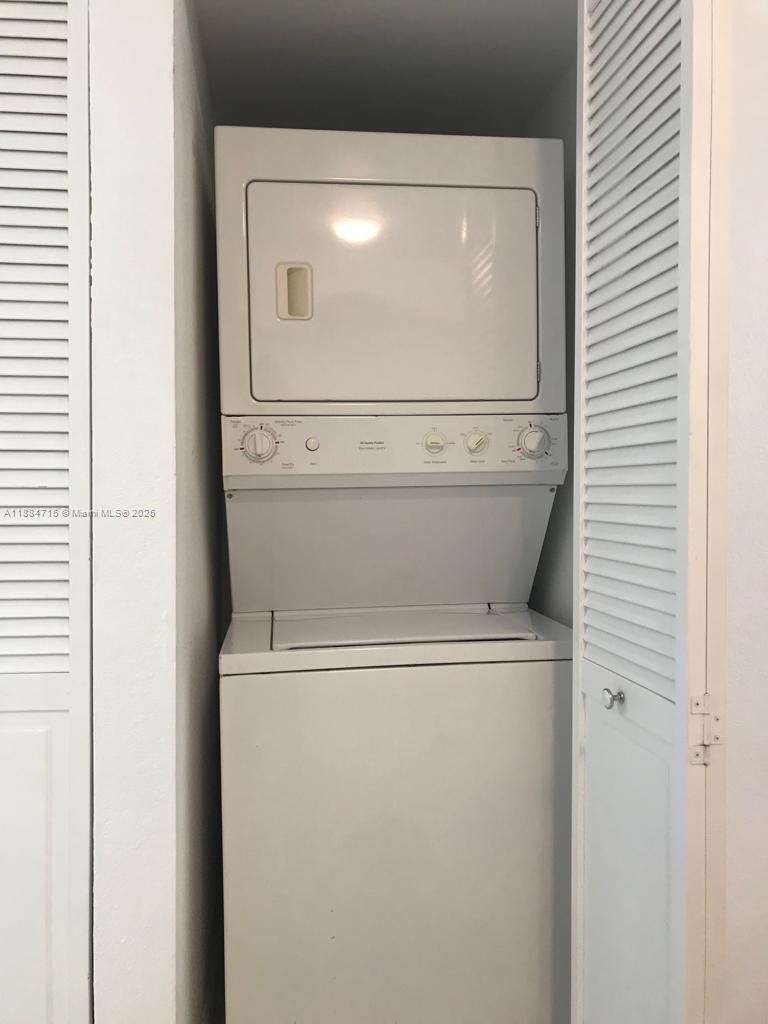 THE OAKS IN NORTH MIAMI C - Residential Lease
