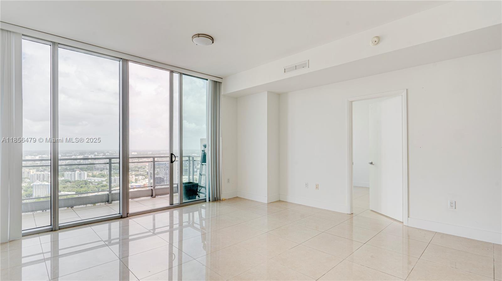 90 SW 3rd St PH-10