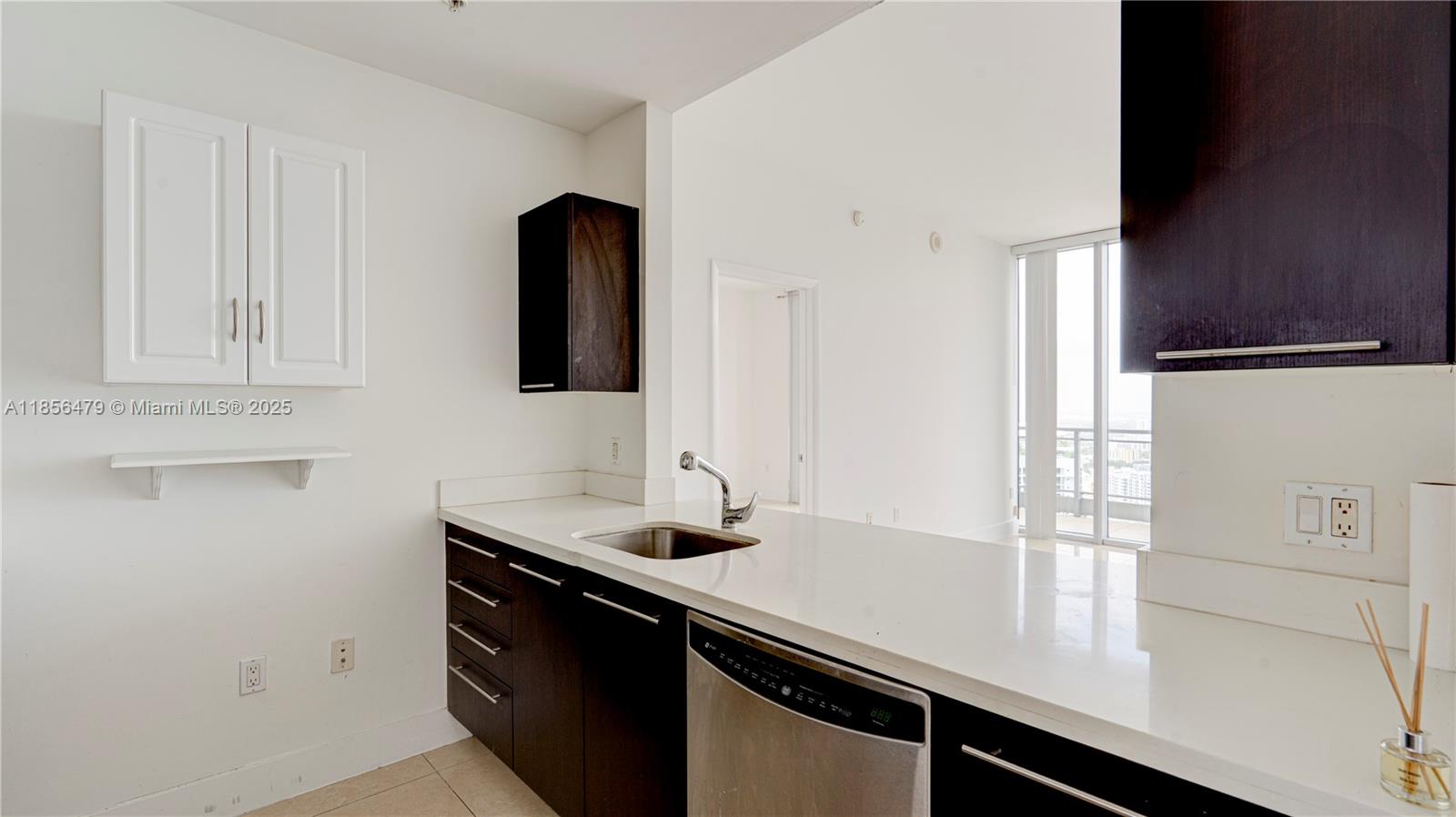 IVY CONDO - Residential