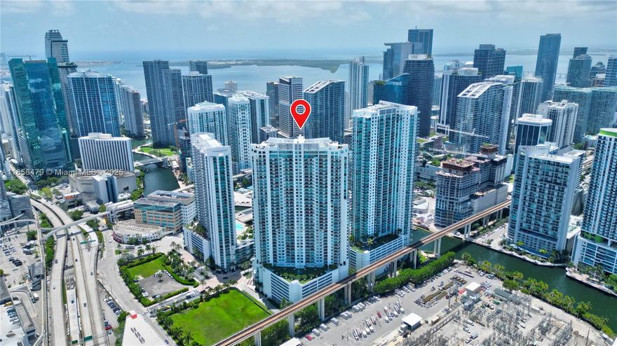 2/2 Penthouse unit with an oversized bedroom located in the luxurious Ivy condo. Unit features with tons of natural light, porcelain floors, walk in closet and stainless steel appliances in addition to the amazing skyline views. Just a few steps from Brickell City Centre and close to major attractions, restaurants, shopping and public transportation, easy access to I-95, the American Airlines Arena, Wynwood, South Beach, and Miami International Airport. Don't delay and miss out.