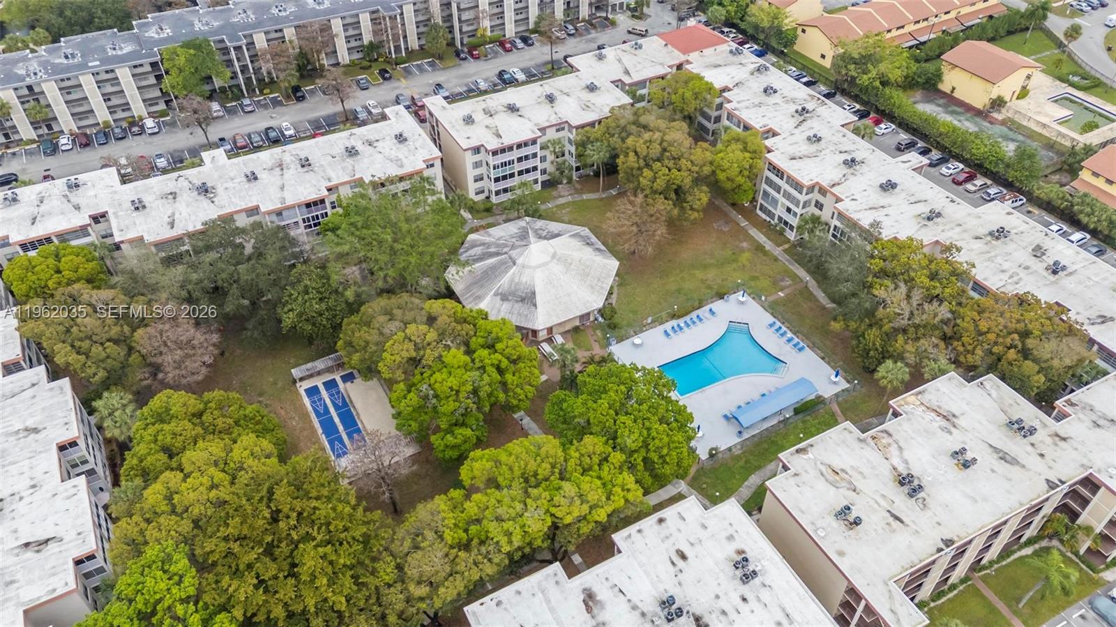 CYPRESS CHASE CONDO NO 8 - Residential