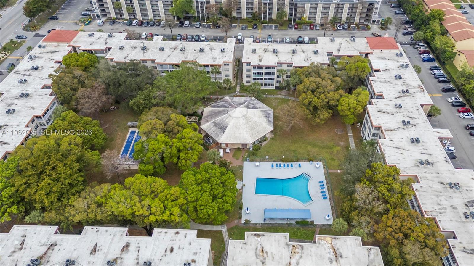 CYPRESS CHASE CONDO NO 8 - Residential