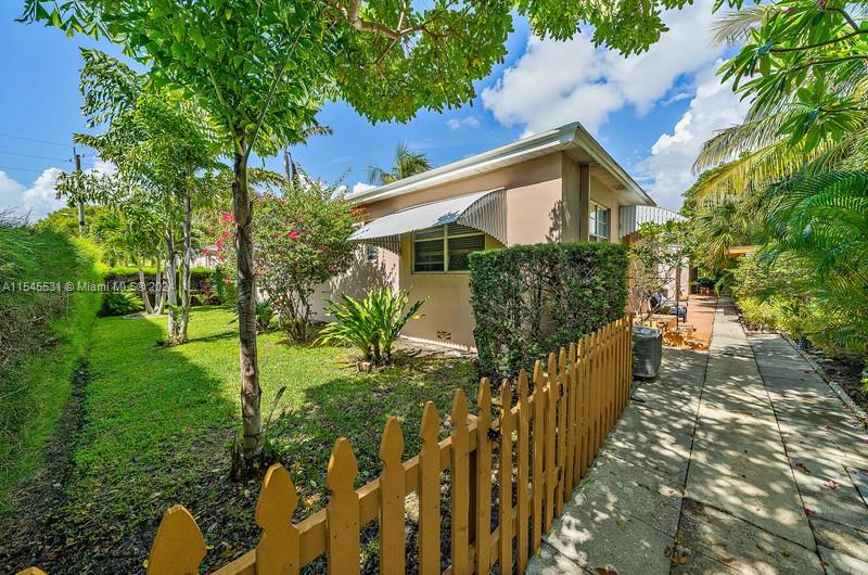 LAKE WORTH TOWN OF - Residential Income