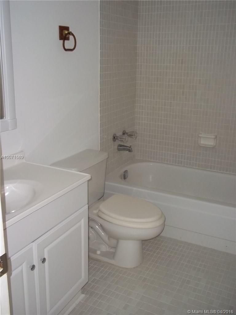 ISLAND CLUB 3 CONDO - Residential Lease