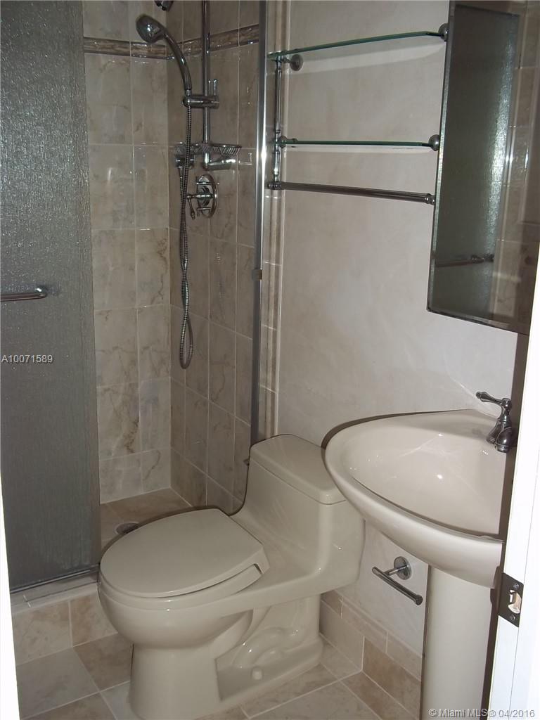 ISLAND CLUB 3 CONDO - Residential Lease