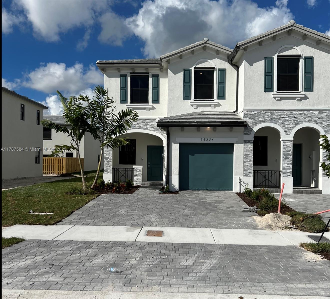 Rental Property at 28534 Sw 134th Ave 28534, Homestead, Miami-Dade County, Florida - Bedrooms: 3 
Bathrooms: 3  - $2,700 MO.
