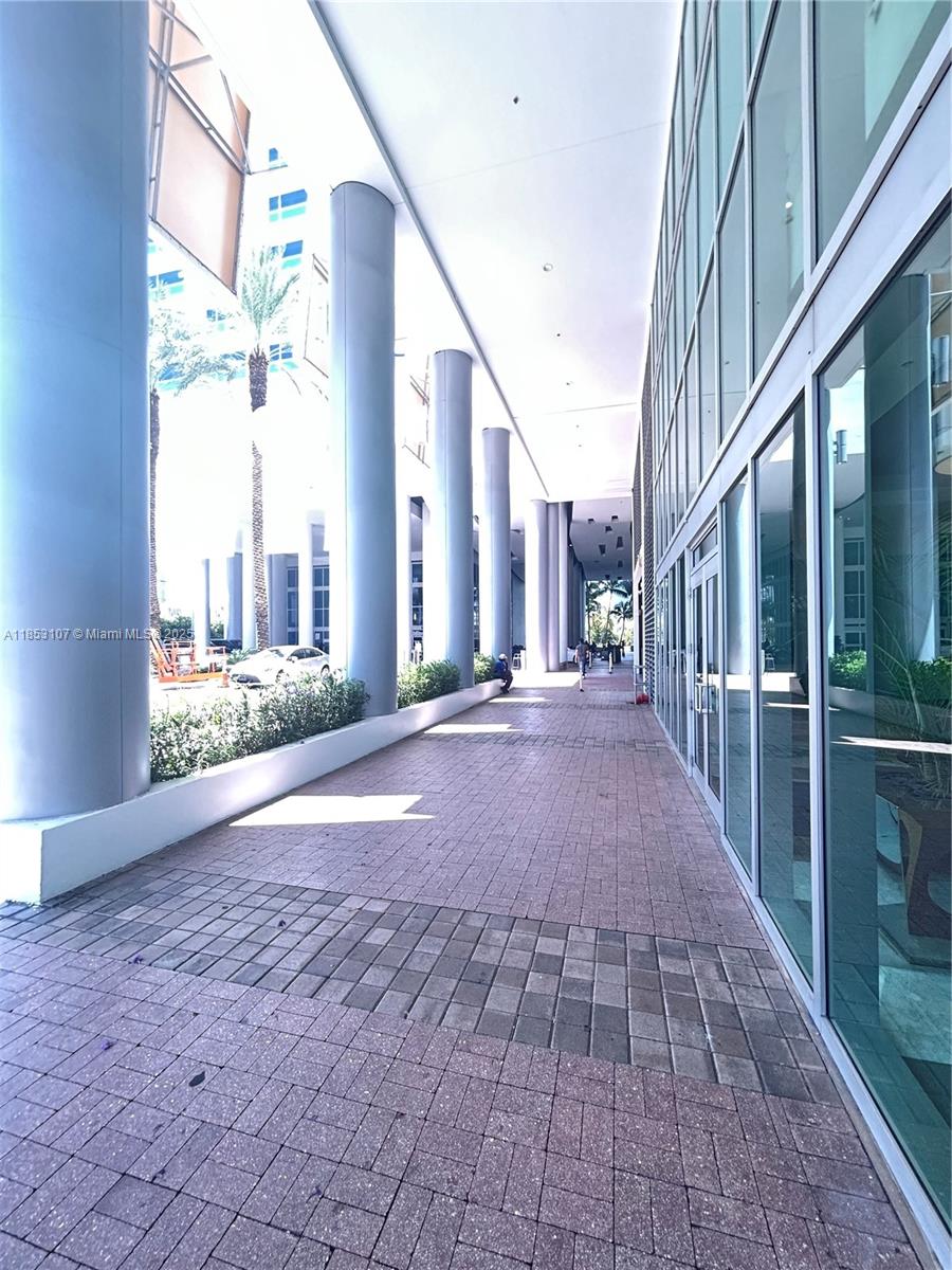 UNIT IS VACANT. LATITUDE ONE BRICKELL OFFICES IS A CLASS A BOUTIQUE STYLE OFFICE, BUILDING LOCATED IN THE HEART OF THE BRICKELL BUSINESS DISTRICT. UTILITIES ARE INCLUDED WITH THE PAYMENT OF THE ASSOCIATION FEE.