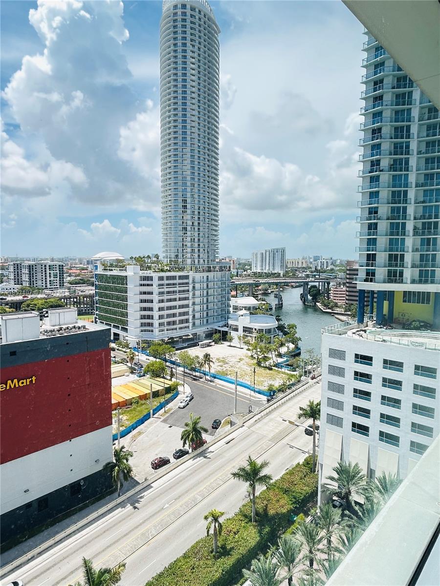 175 SW 7th St 1516