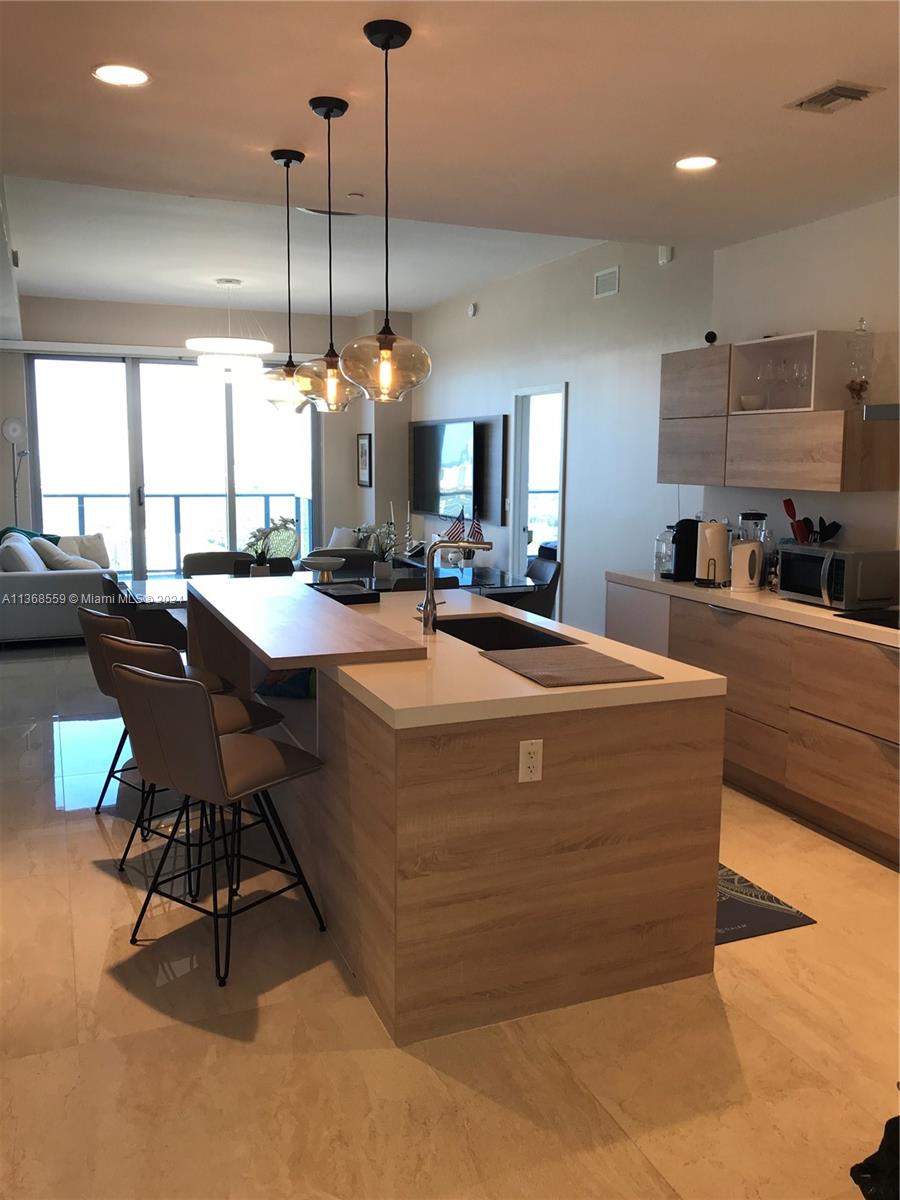 THE HARBOUR SOUTH CONDO - Residential Lease