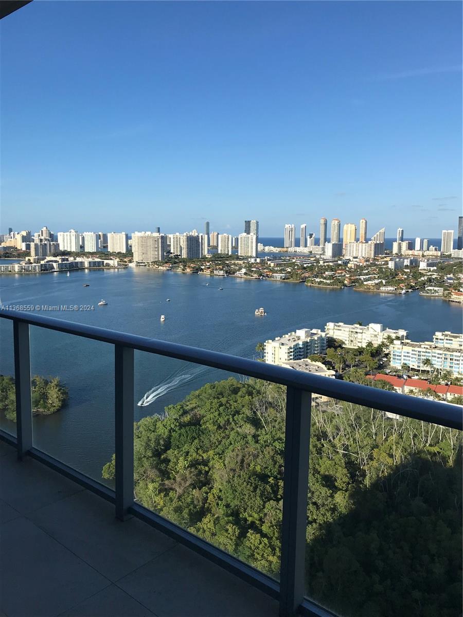 16385 Biscayne Blvd 7