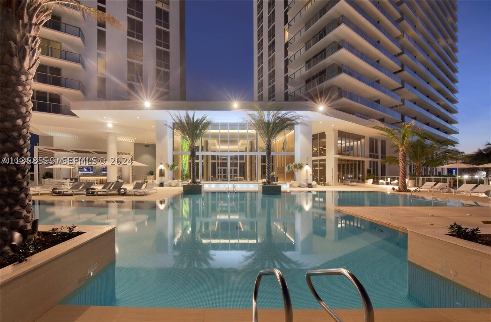 16385 Biscayne Blvd 7