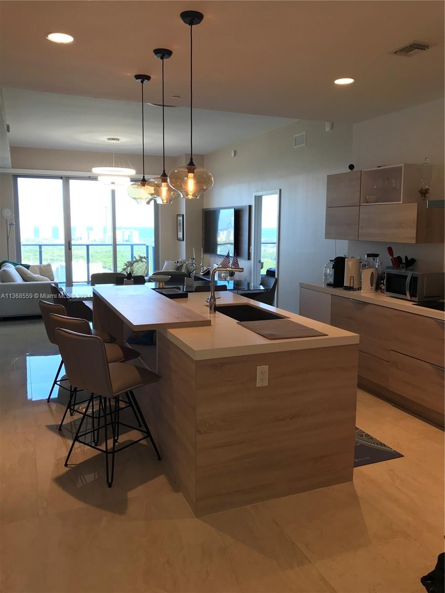 THE HARBOUR SOUTH CONDO - Residential Lease