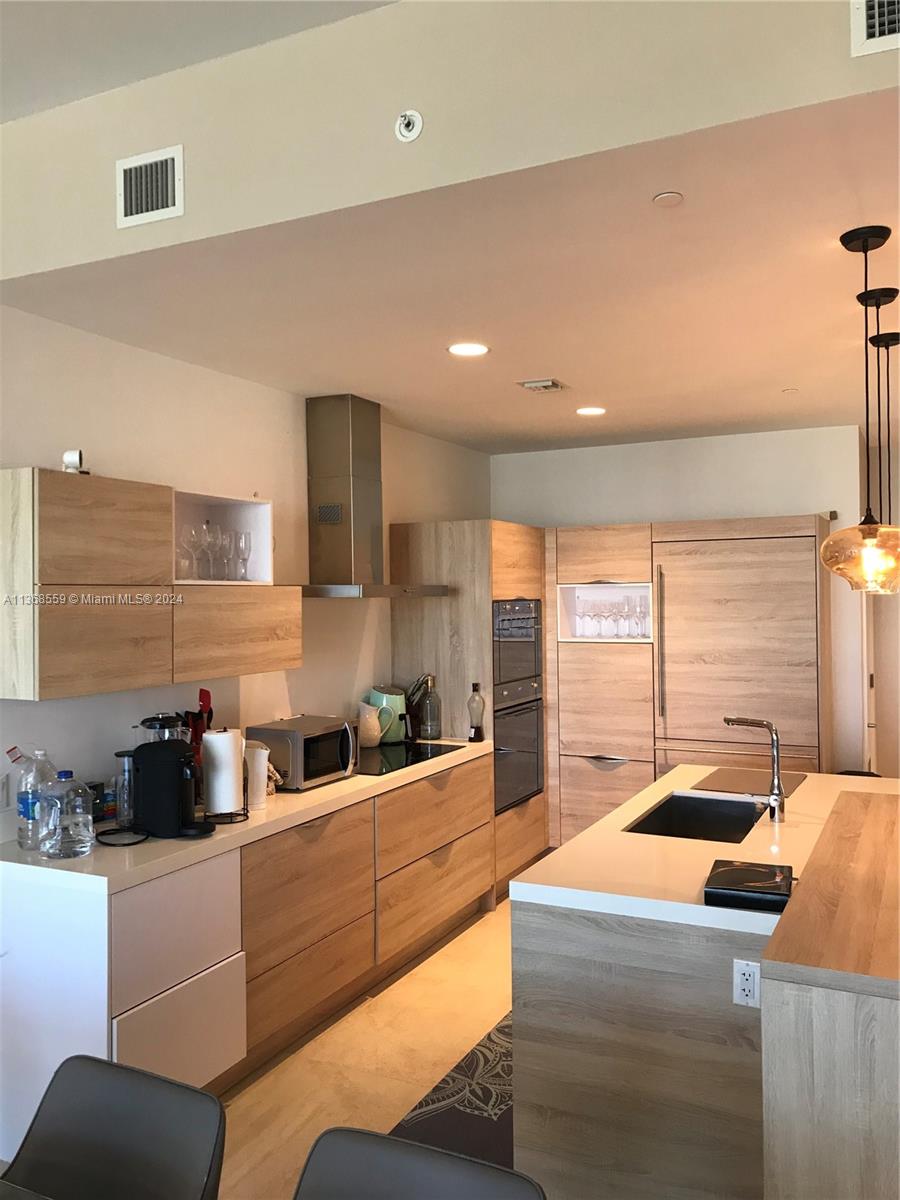 THE HARBOUR SOUTH CONDO - Residential Lease