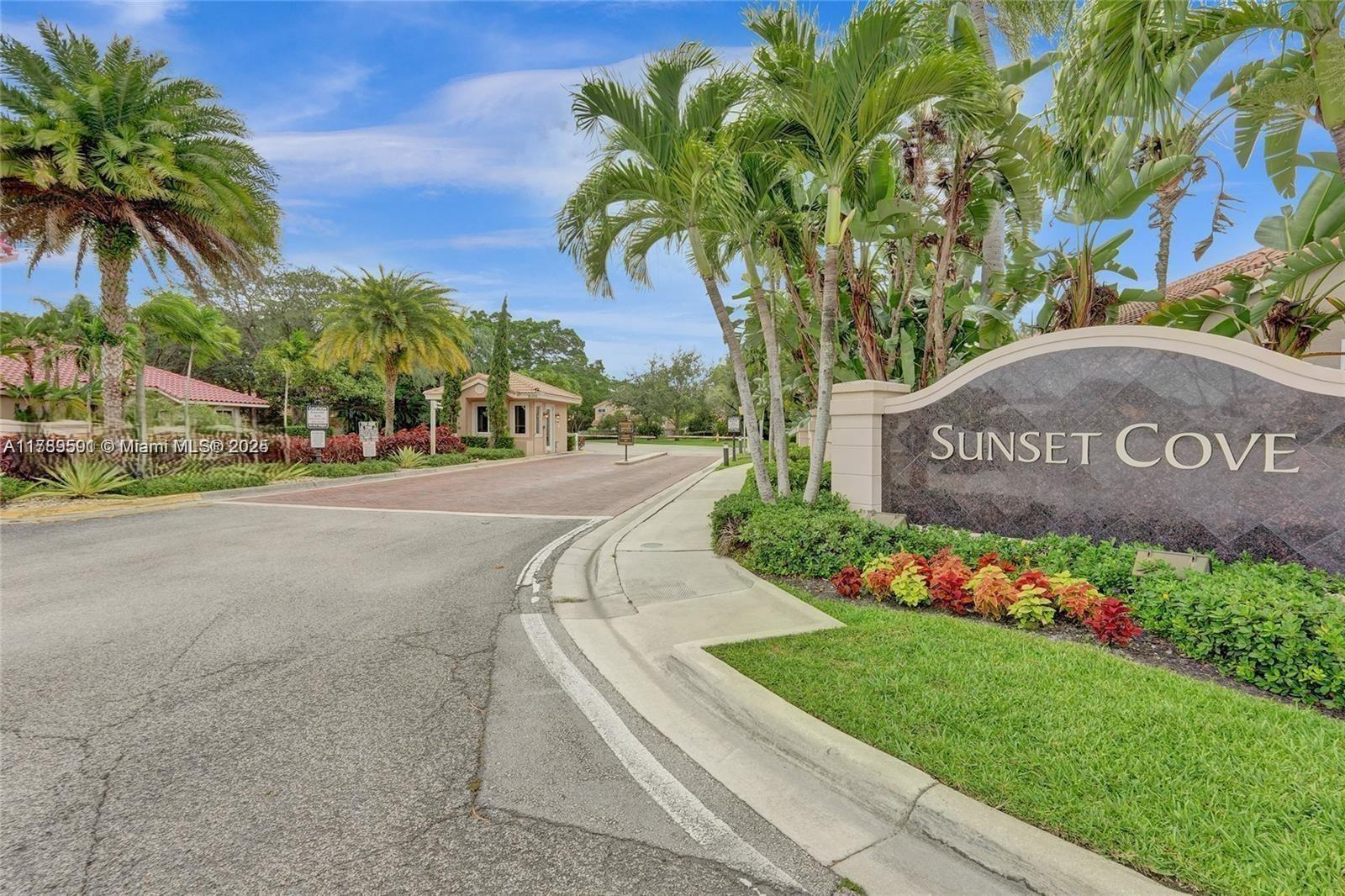 10132 Nw 4th St, Plantation, Miami-Dade County, Florida - 3 Bedrooms  
3 Bathrooms - 