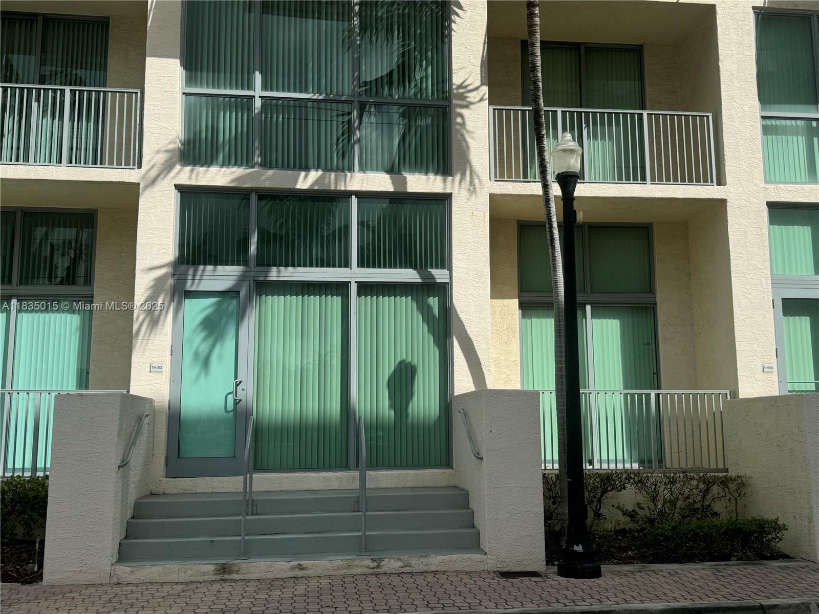 Great TH unit with double access and 2 parking spaces. High ceilings, lots of light, granite countertops, tile floors, stainless appliances and more. Building has great amenities including fitness center, heated pool, owner's lounge and a great location close to Downtown Hollywood and the Beach. EASY TO SHOW