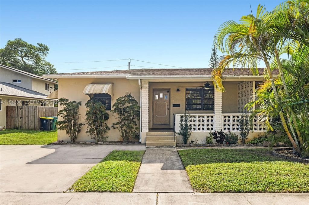 Photo of 206 SE 5th St #., Dania Beach, FL 33004 (MLS # A11943861)