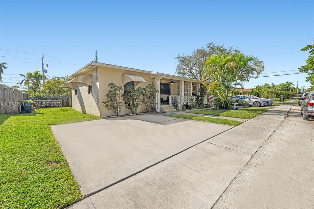 Photo of 206 SE 5th St #., Dania Beach, FL 33004 (MLS # A11943861)