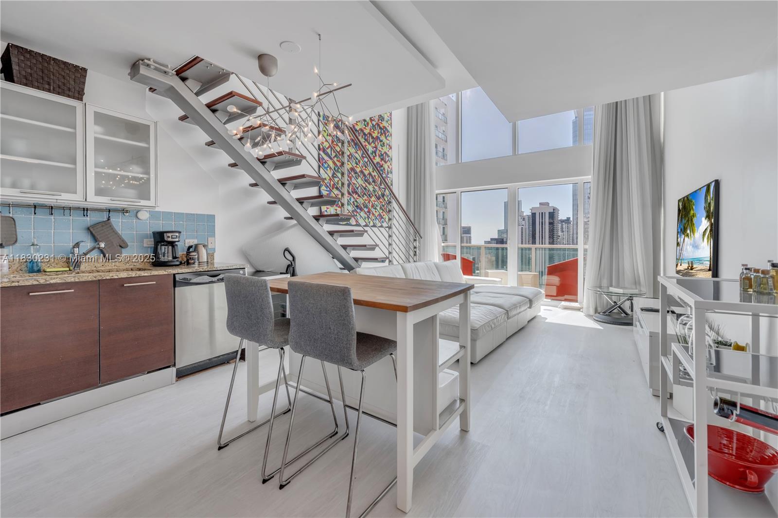 Experience Brickell from above! This stunning 40th-floor unit boasts captivating views and an amazing double-height living room. Don't miss out on the best value in the building – easy to show!