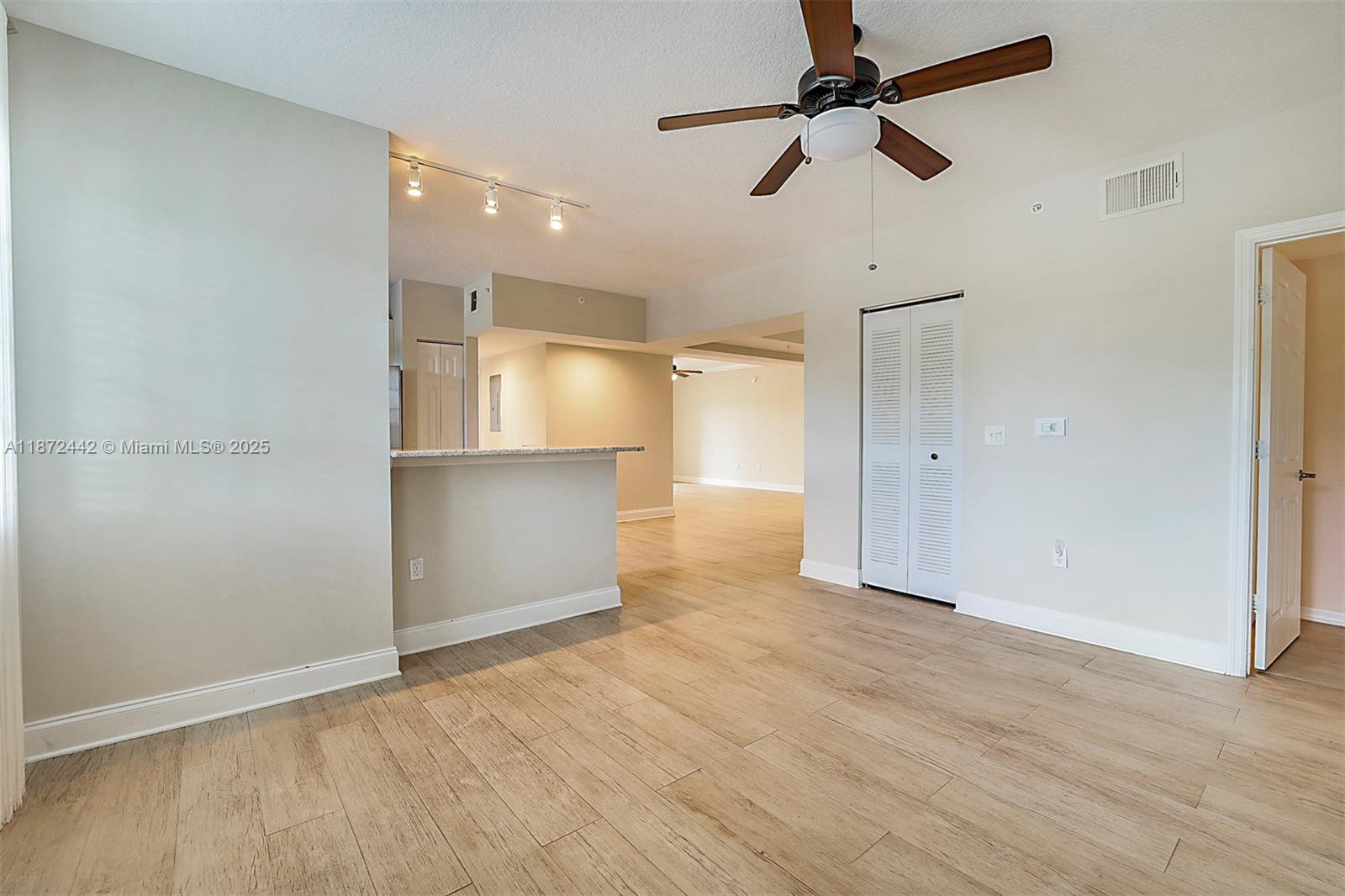 RESIDENCES AT MIDTOWN CON - Residential Lease