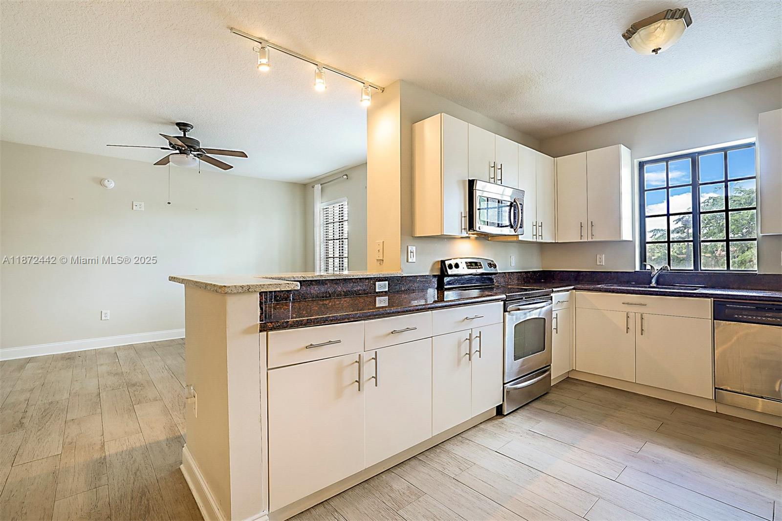 RESIDENCES AT MIDTOWN CON - Residential Lease