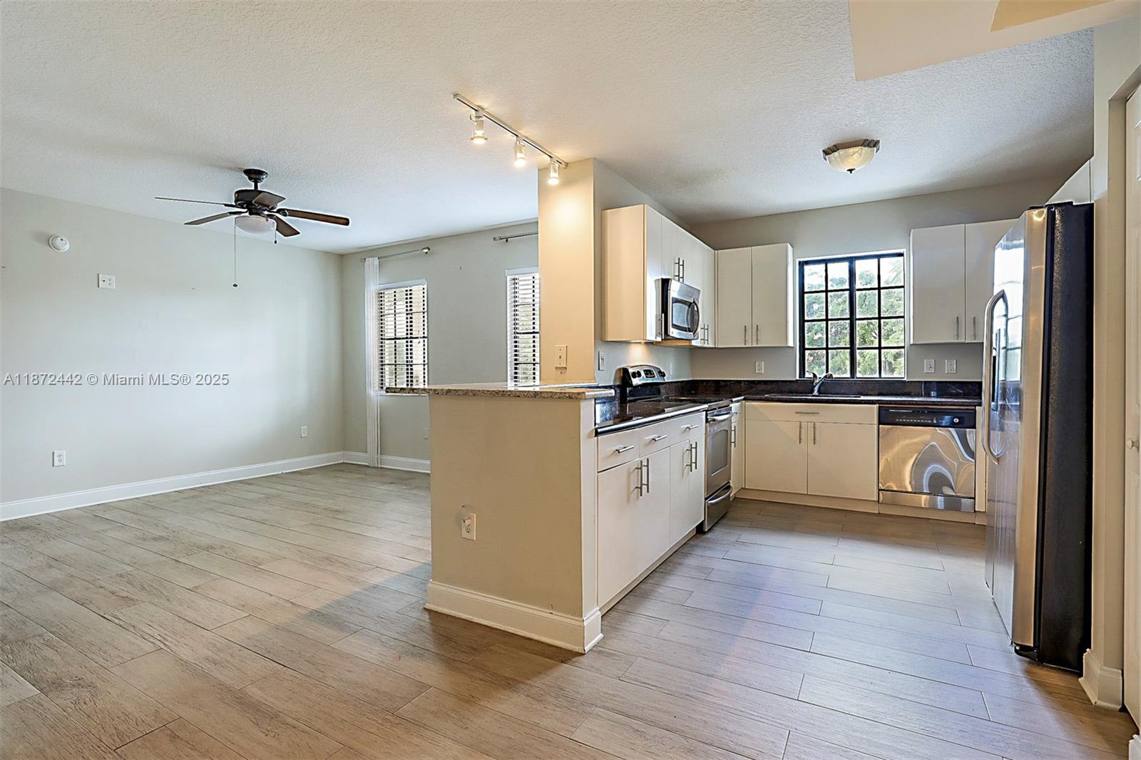 RESIDENCES AT MIDTOWN CON - Residential Lease