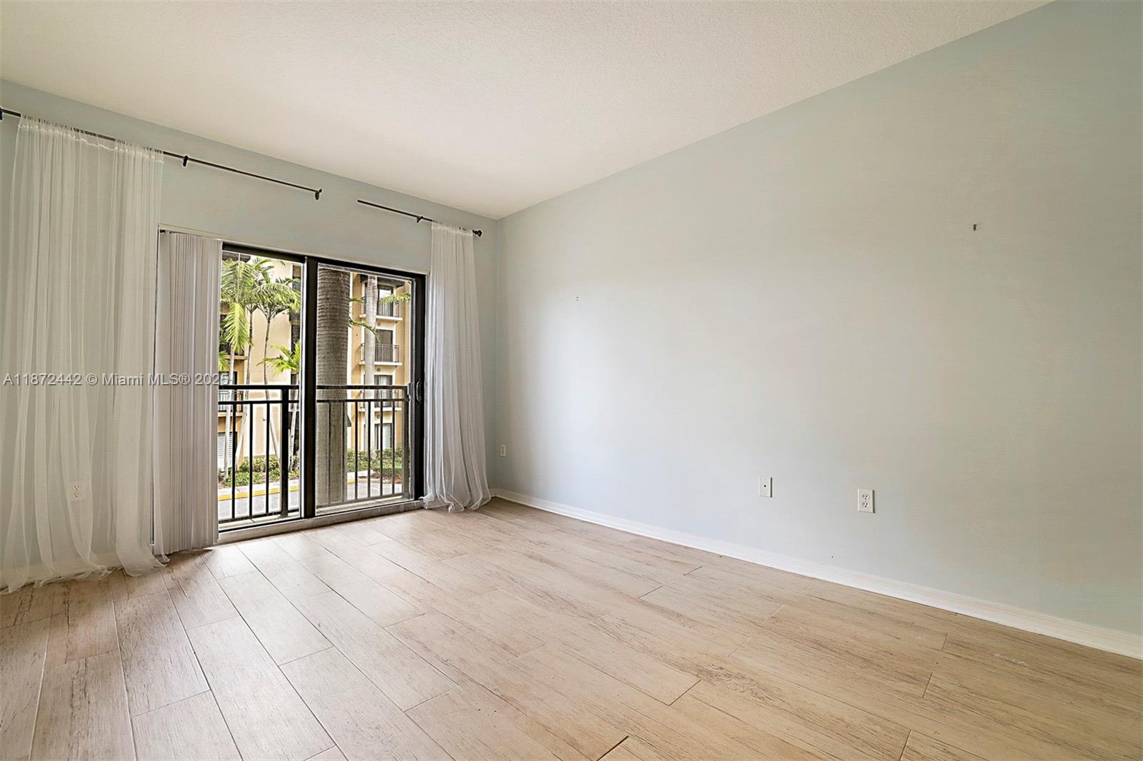 RESIDENCES AT MIDTOWN CON - Residential Lease