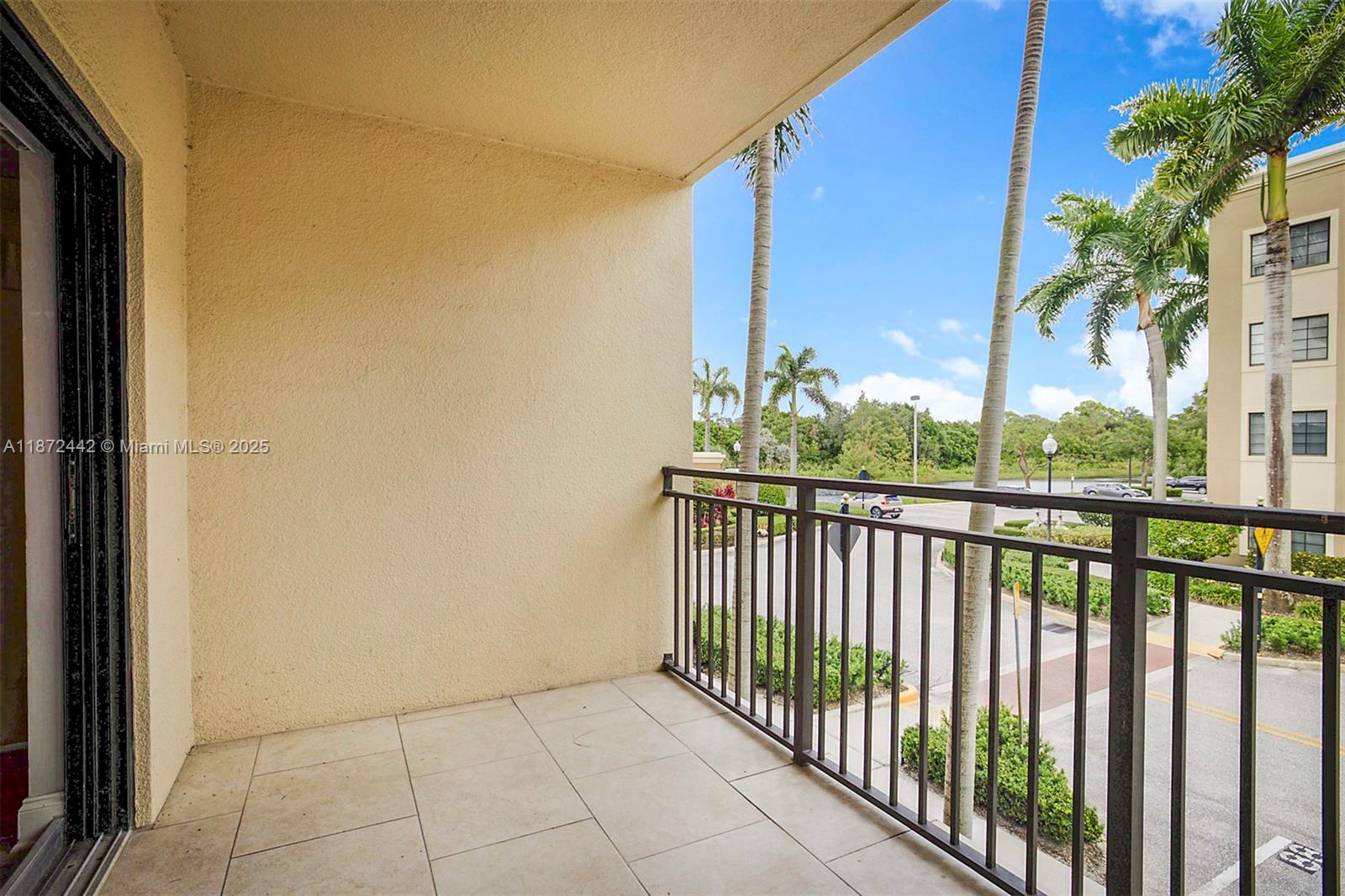 RESIDENCES AT MIDTOWN CON - Residential Lease