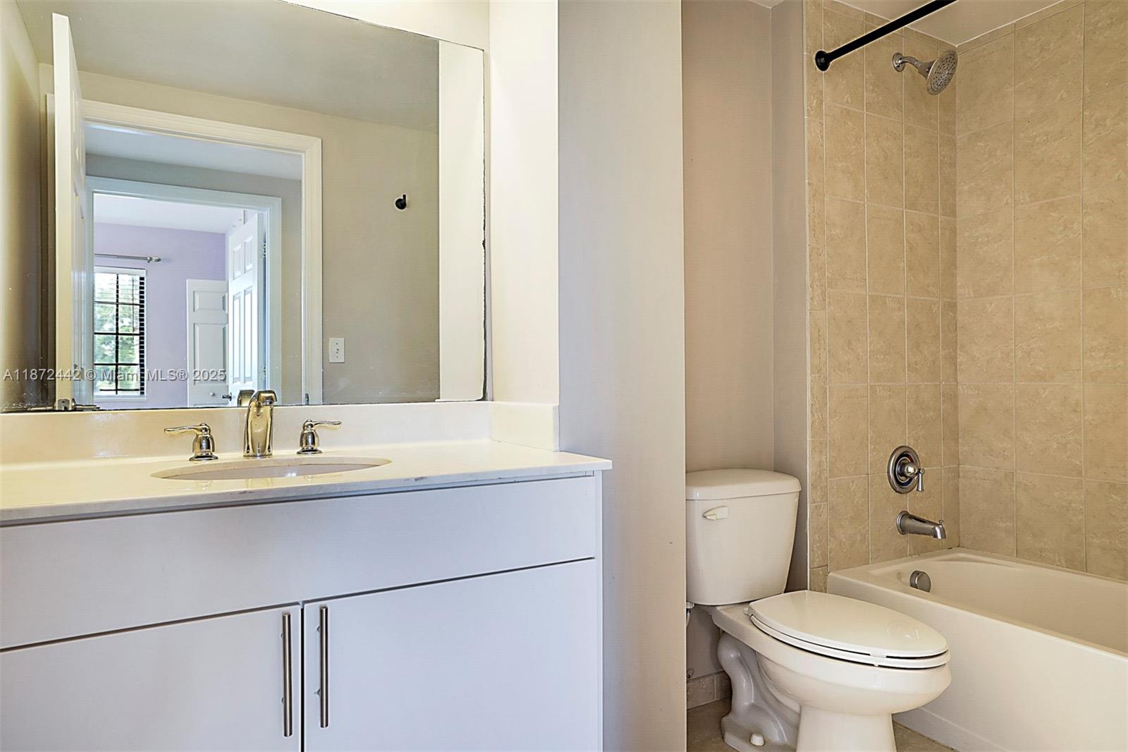 RESIDENCES AT MIDTOWN CON - Residential Lease