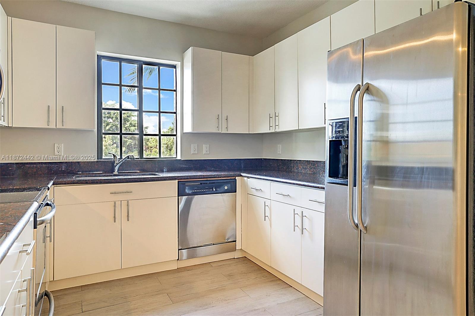RESIDENCES AT MIDTOWN CON - Residential Lease