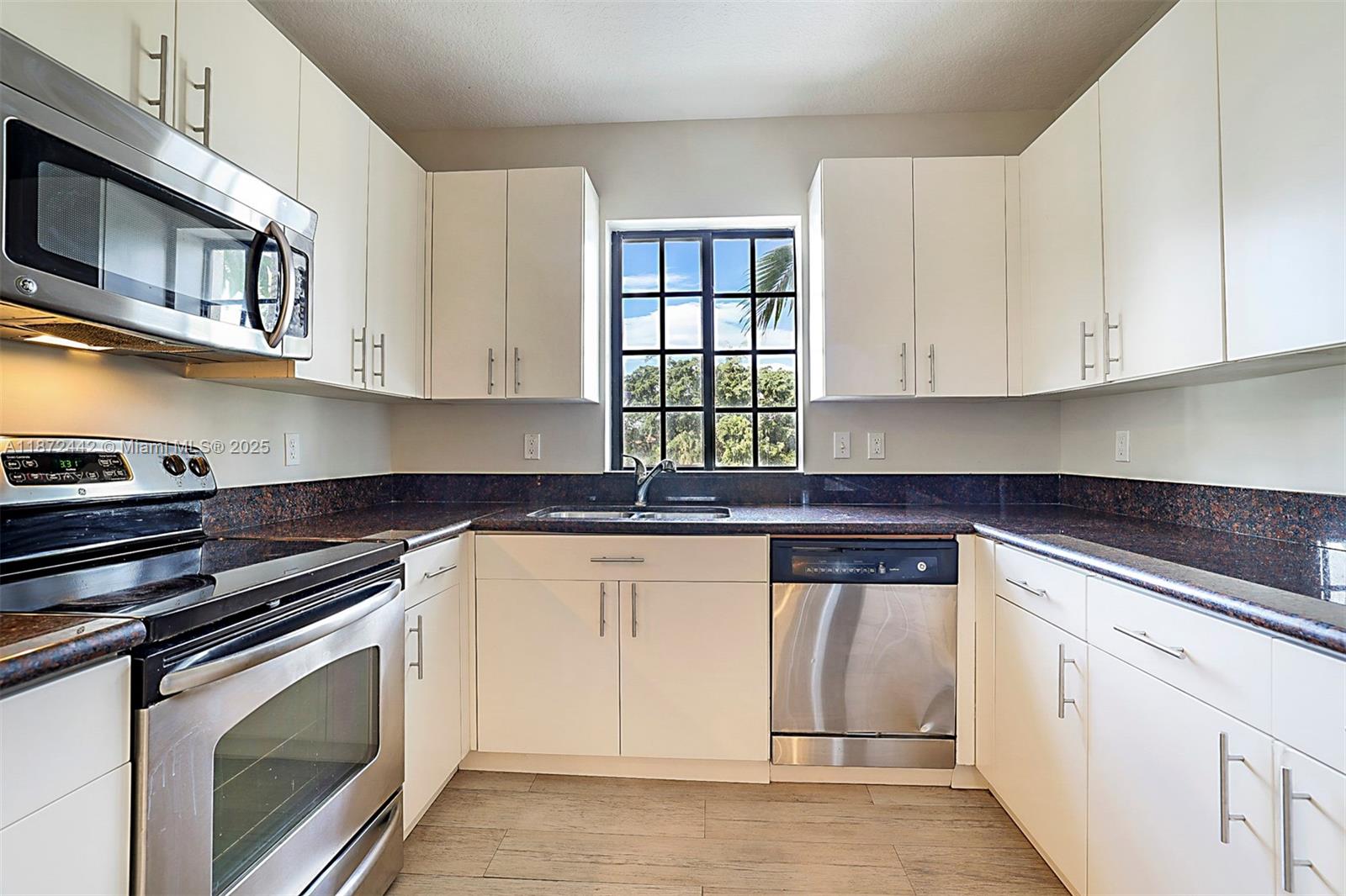 RESIDENCES AT MIDTOWN CON - Residential Lease