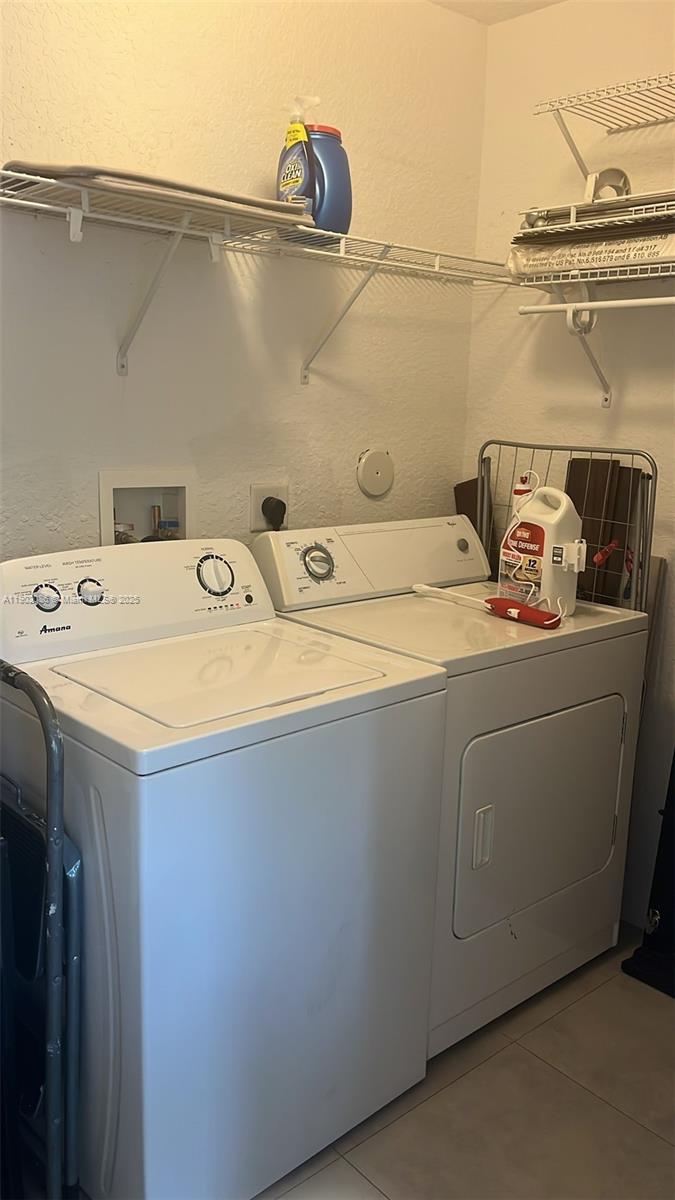 VILLAS AT HARBOR ISLES CO - Residential Lease