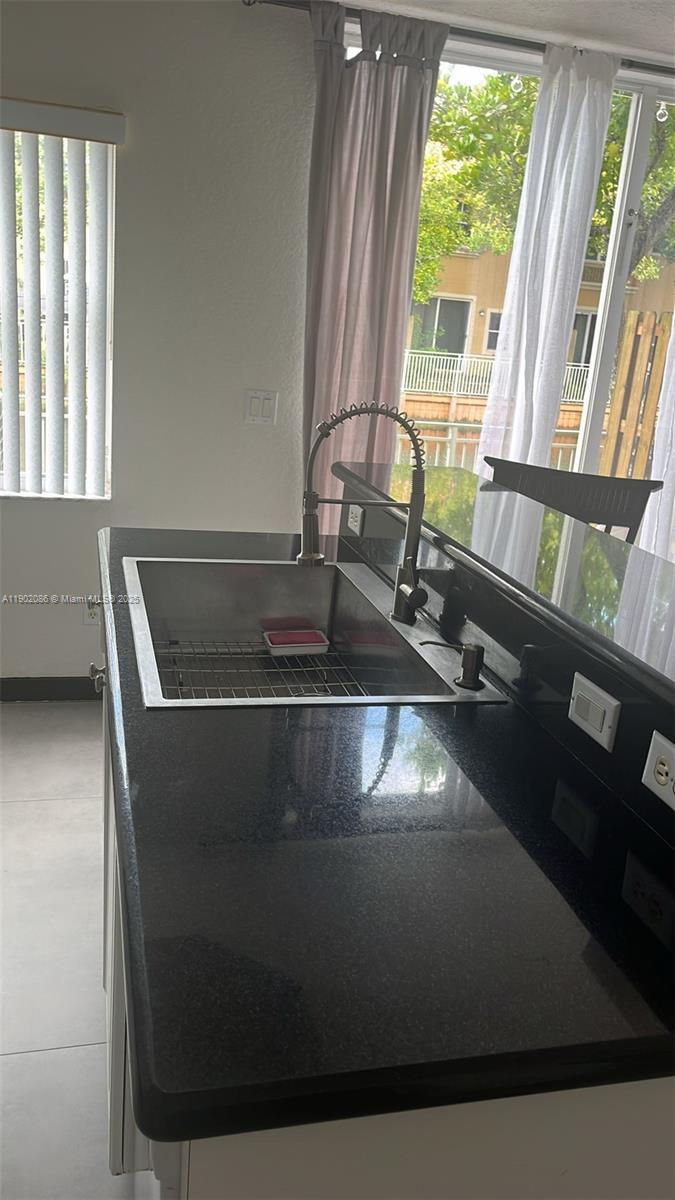 VILLAS AT HARBOR ISLES CO - Residential Lease