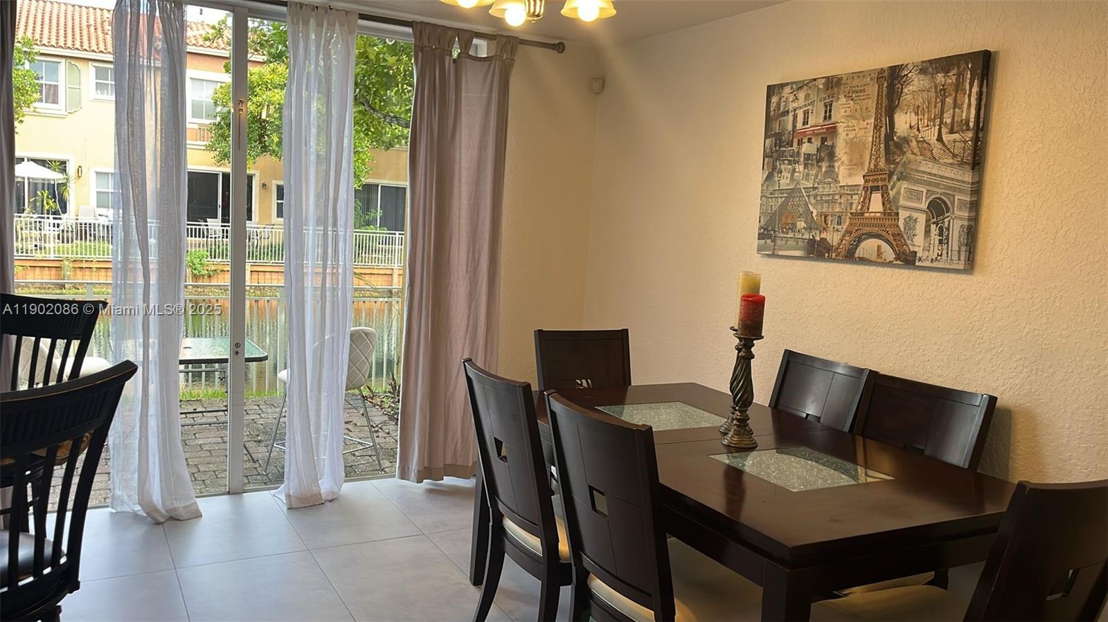 VILLAS AT HARBOR ISLES CO - Residential Lease