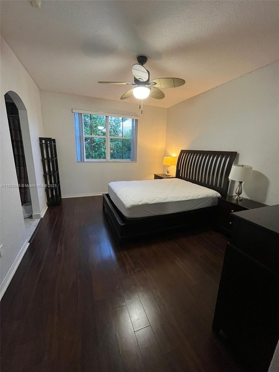 VILLAS AT HARBOR ISLES CO - Residential Lease