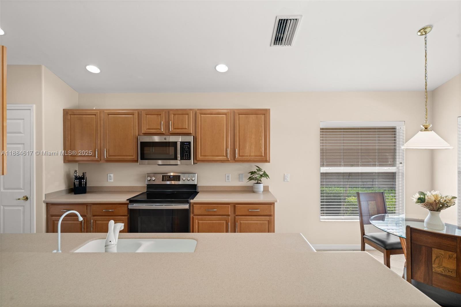 MAJESTIC POINTE - Residential